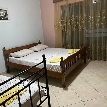 Emanuel Apartment Sarande